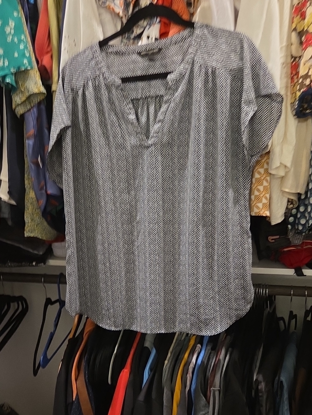 Banana Republic Black & White Chevron-Print Short Sleeve Blouse
